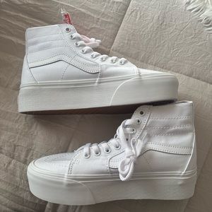 brand new with tags. Vans Sk8 Hi-Tapered.